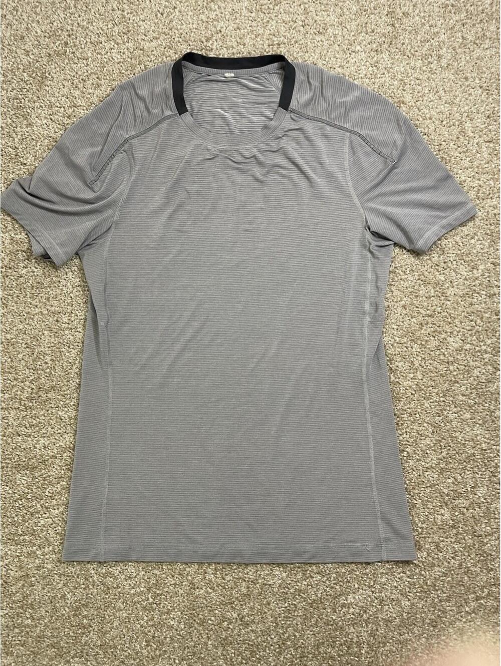 Lululemon Gray Shirt Short Sleeved T-Shirt Size M